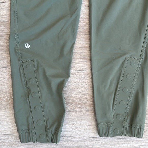 Lululemon Adapted State High-Rise Jogger
Magnetic Closures - Picture 9 of 10